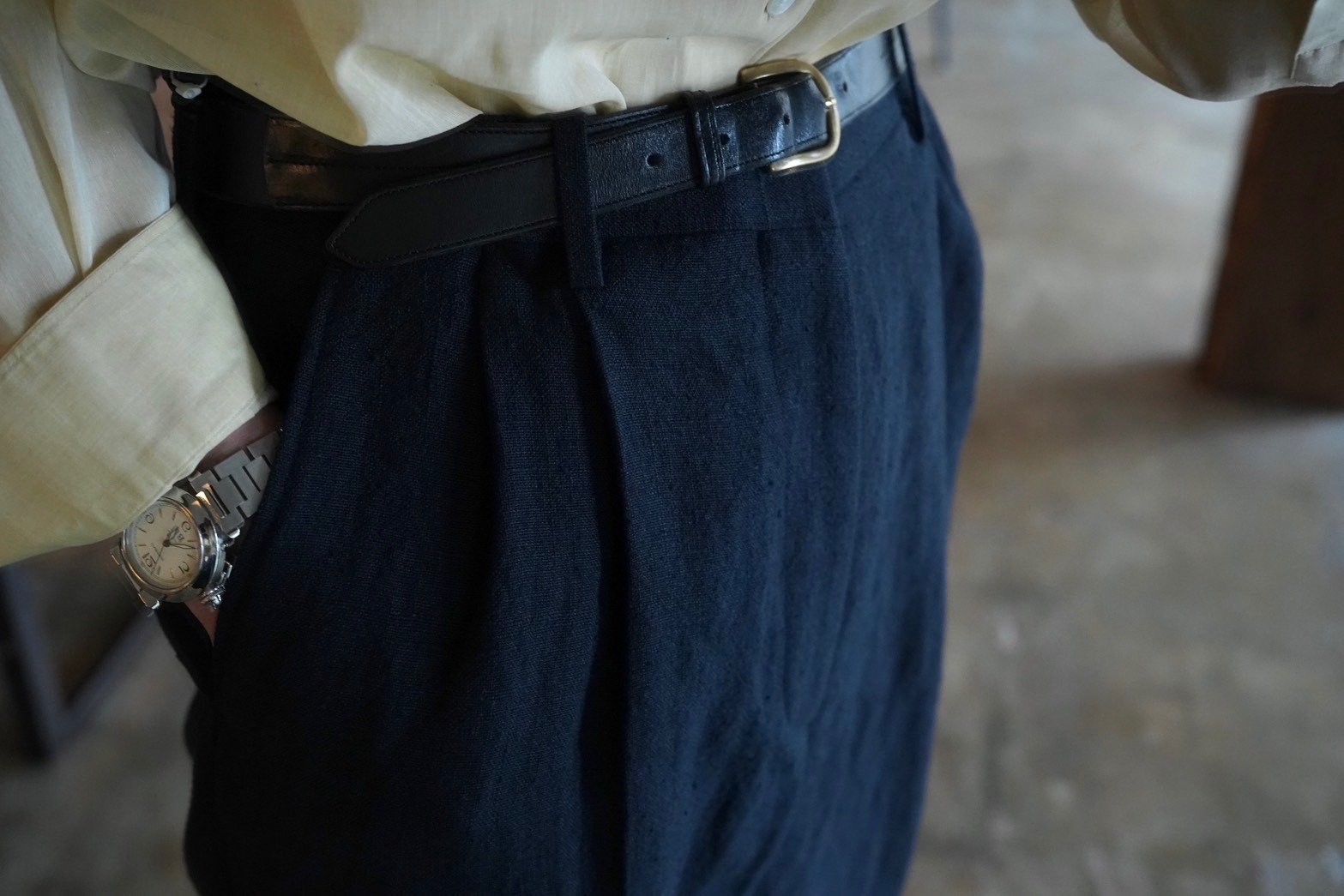 個人的に今季のスタイルには必須のスラックス。【AURALEE】から表情の