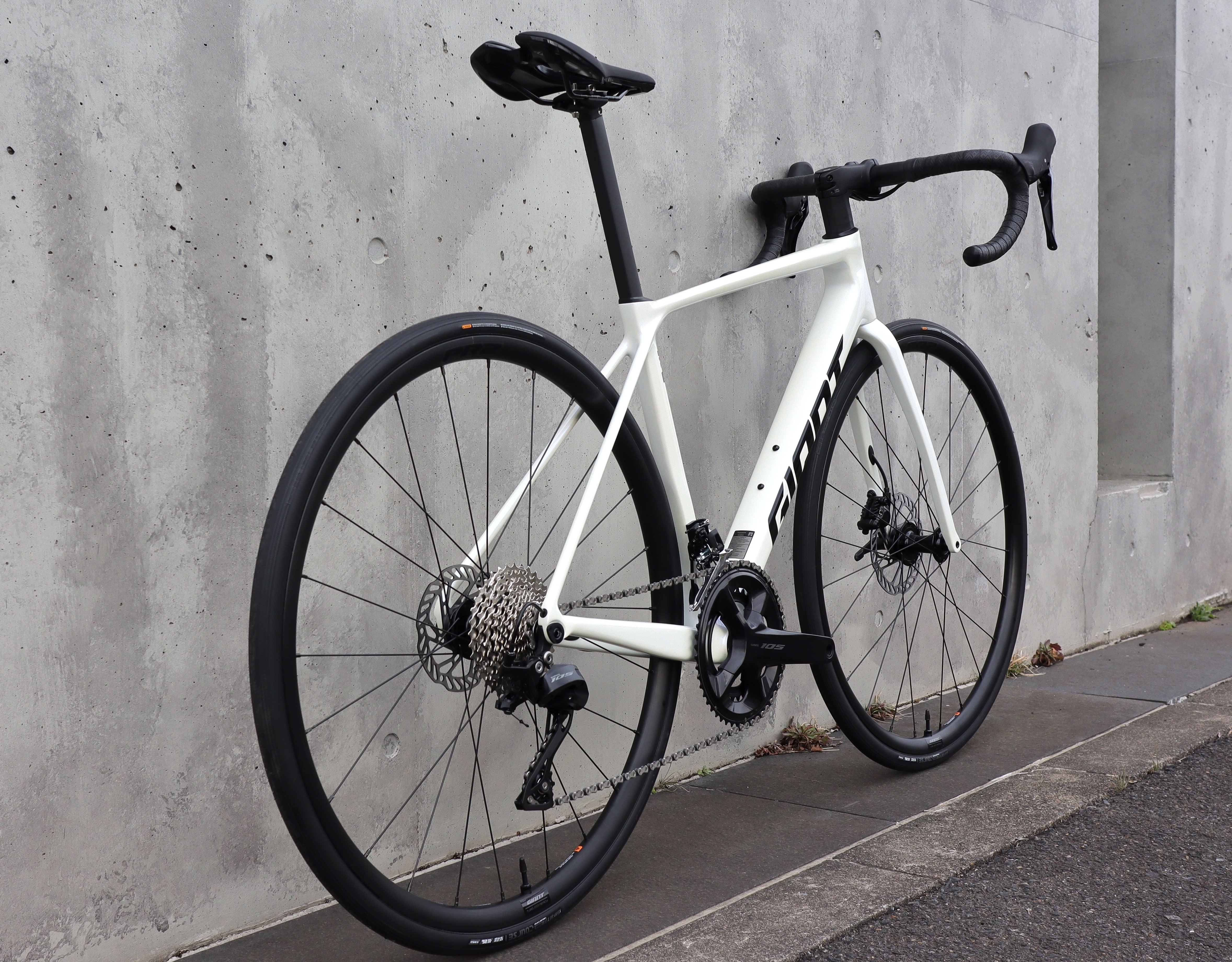 2台限定サマーセール』GIANT 2025年モデル TCR ADVANCED 1 KOM完成車