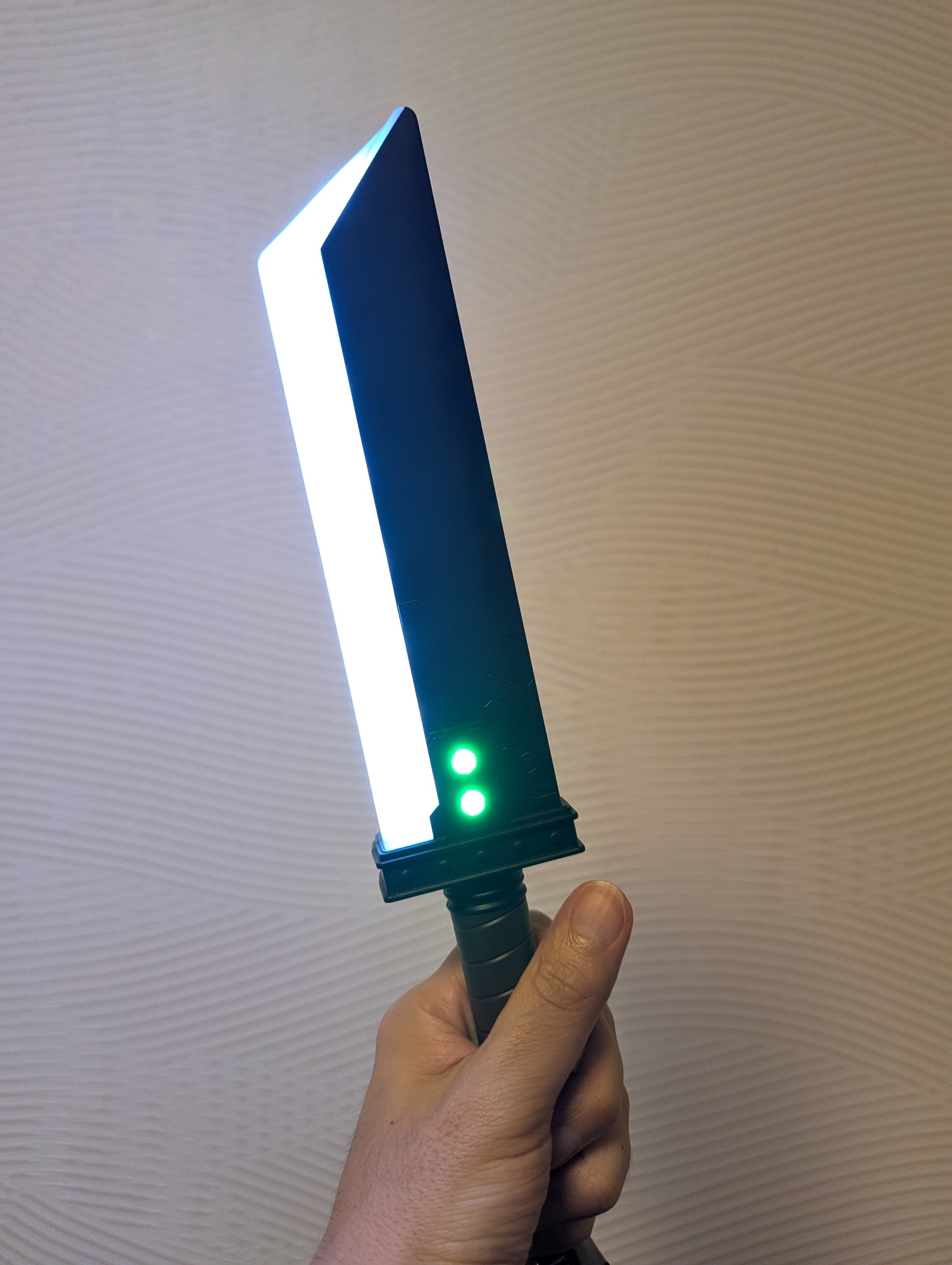 思い切って買ったバスターソード型コンサートライトが凄かった話｜にのきよ