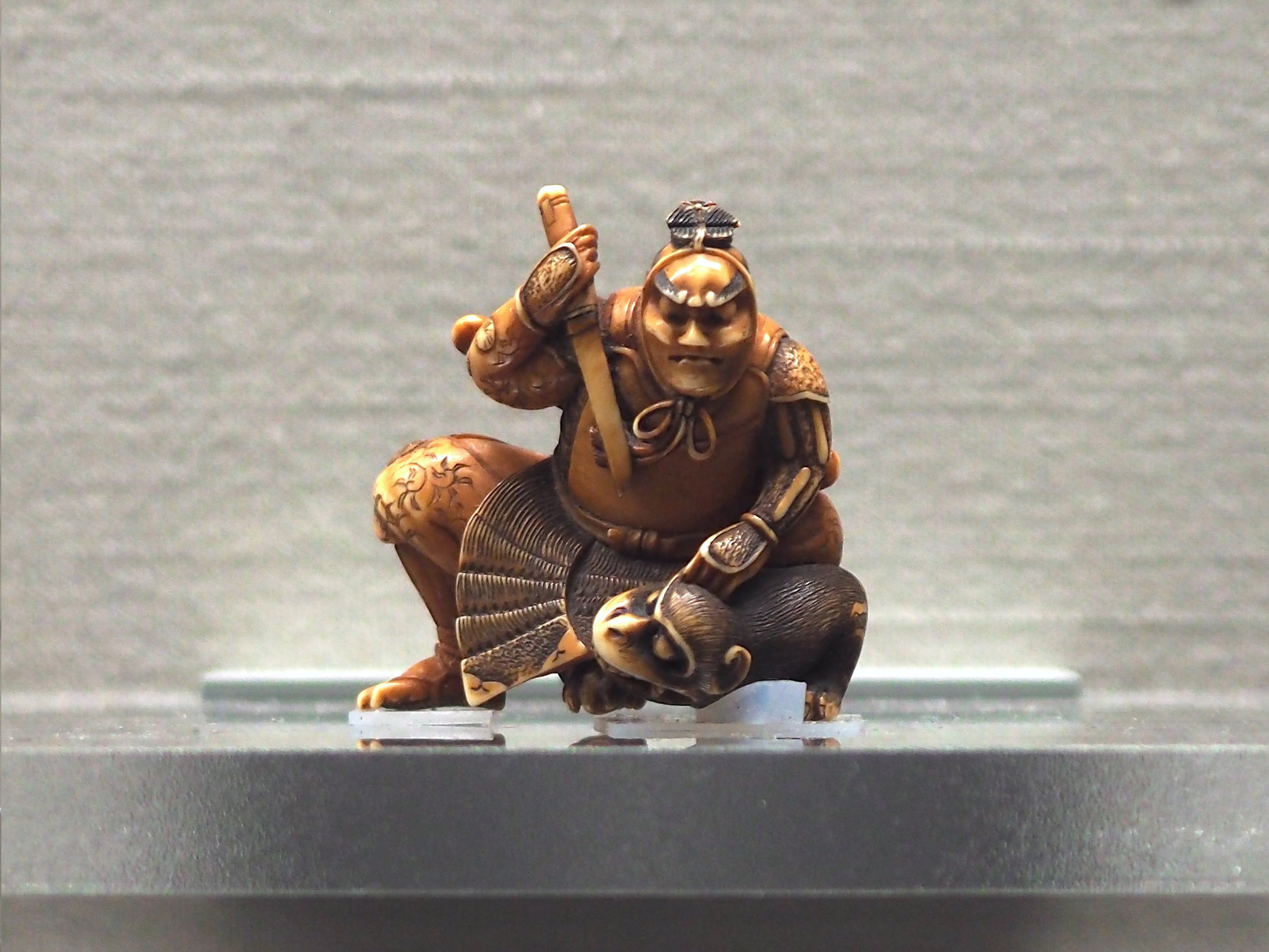 時代提物 超絶技巧根付 天然素材 在銘【茸と蝸牛】横幅約3.7cm 重さ約