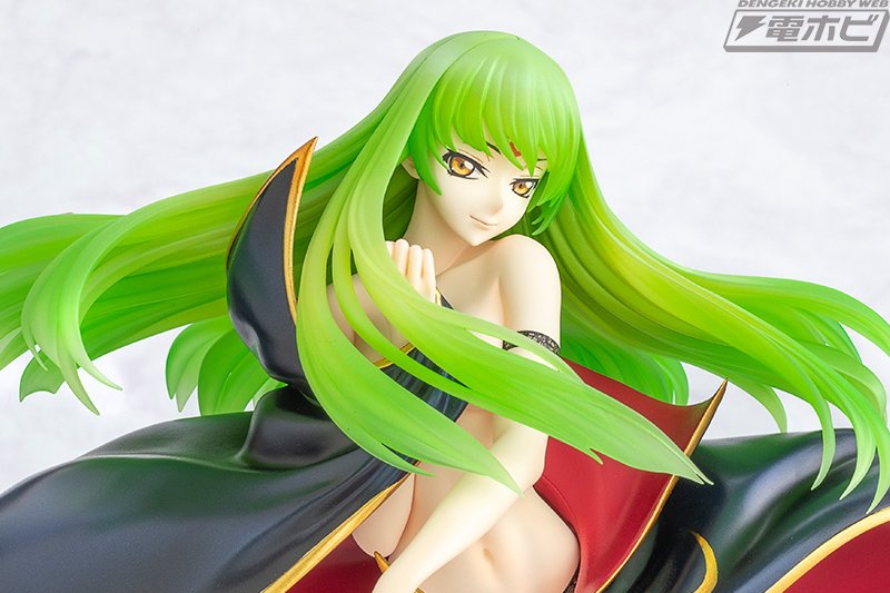 ゼロのマントを羽織る刺激的な姿が眩しい！『コードギアス 反逆の