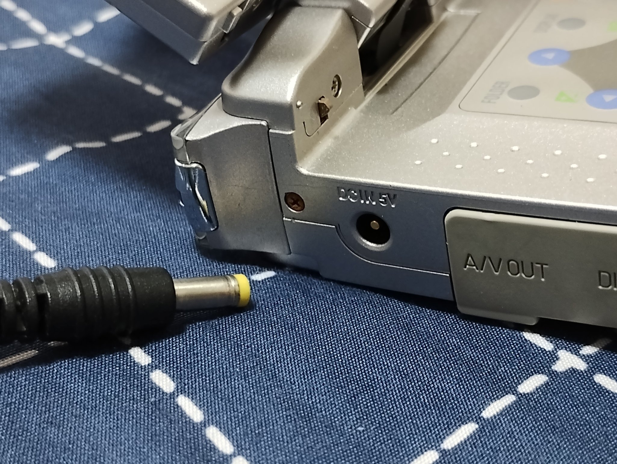 伝統的スタイルのオールド奇デジカメ（RICOH Caplio RDC-i500)｜夢望庵