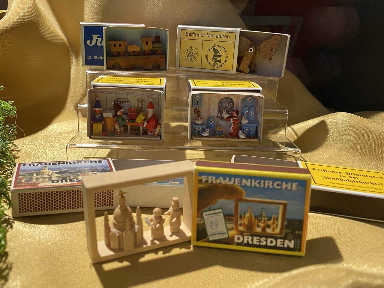 ドイツ製 木製人形 エルツ地方の珍しいユニークな文学者のお人形なんか
