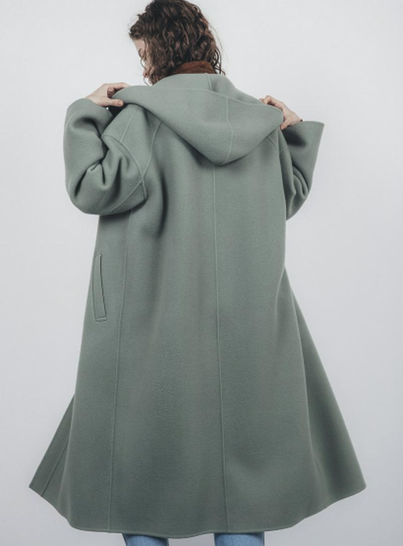 STUNNING LURE(スタニングルアー)の「ライトフーディーリバーコート