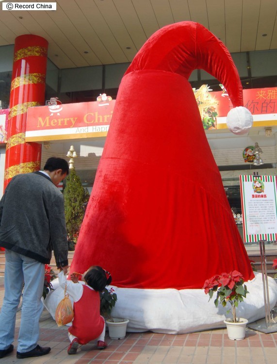 サンタの巨大な帽子が登場、人々の反応は…―福建省厦門市