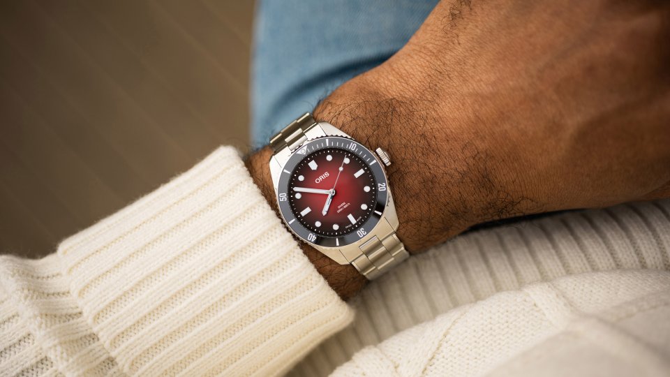 オリスが特別限定モデル「ORIS ✖ REDBAR ダイバーズ リミテッド