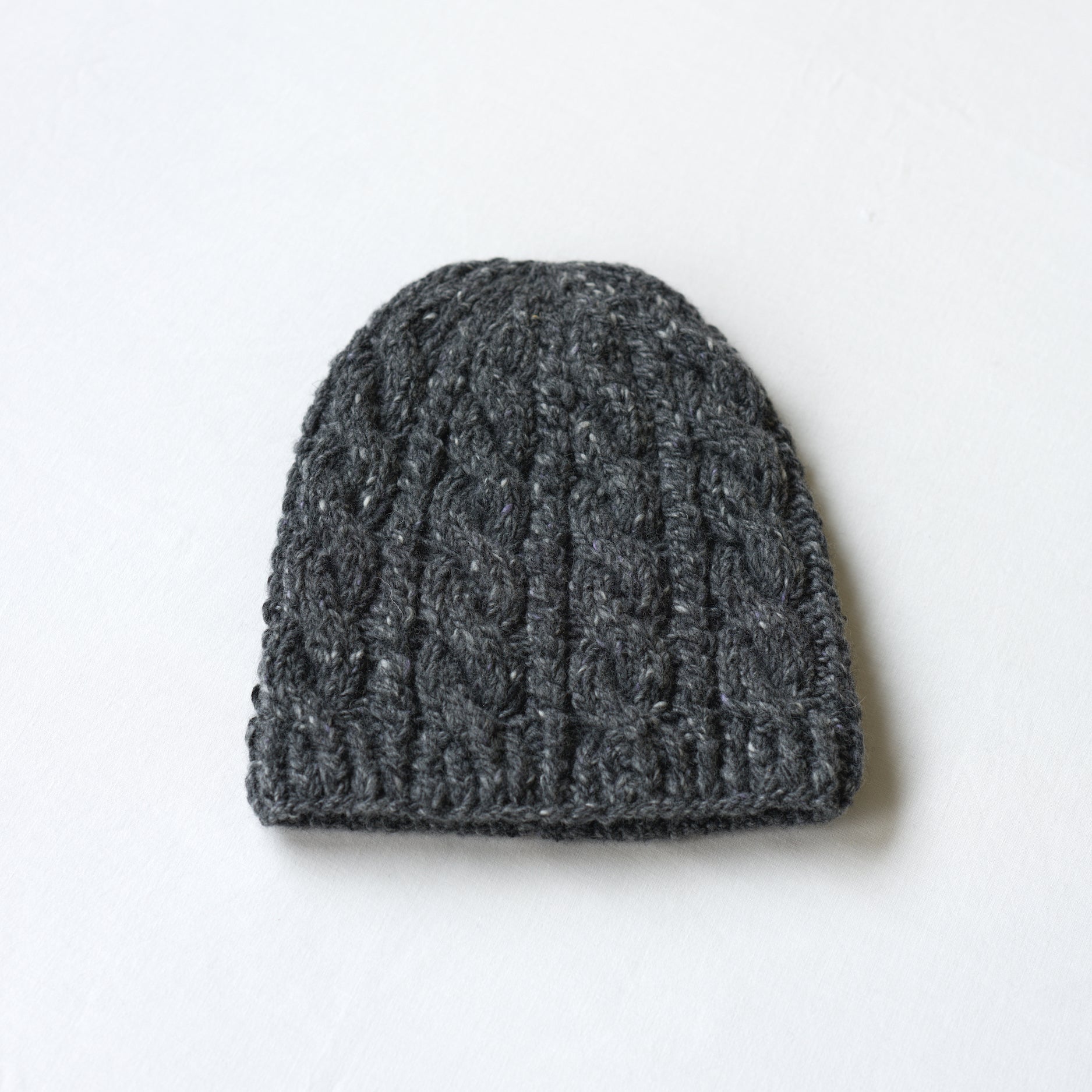 ウールカシミヤケーブルニットキャップ(hand knit)／マーブルグレイ