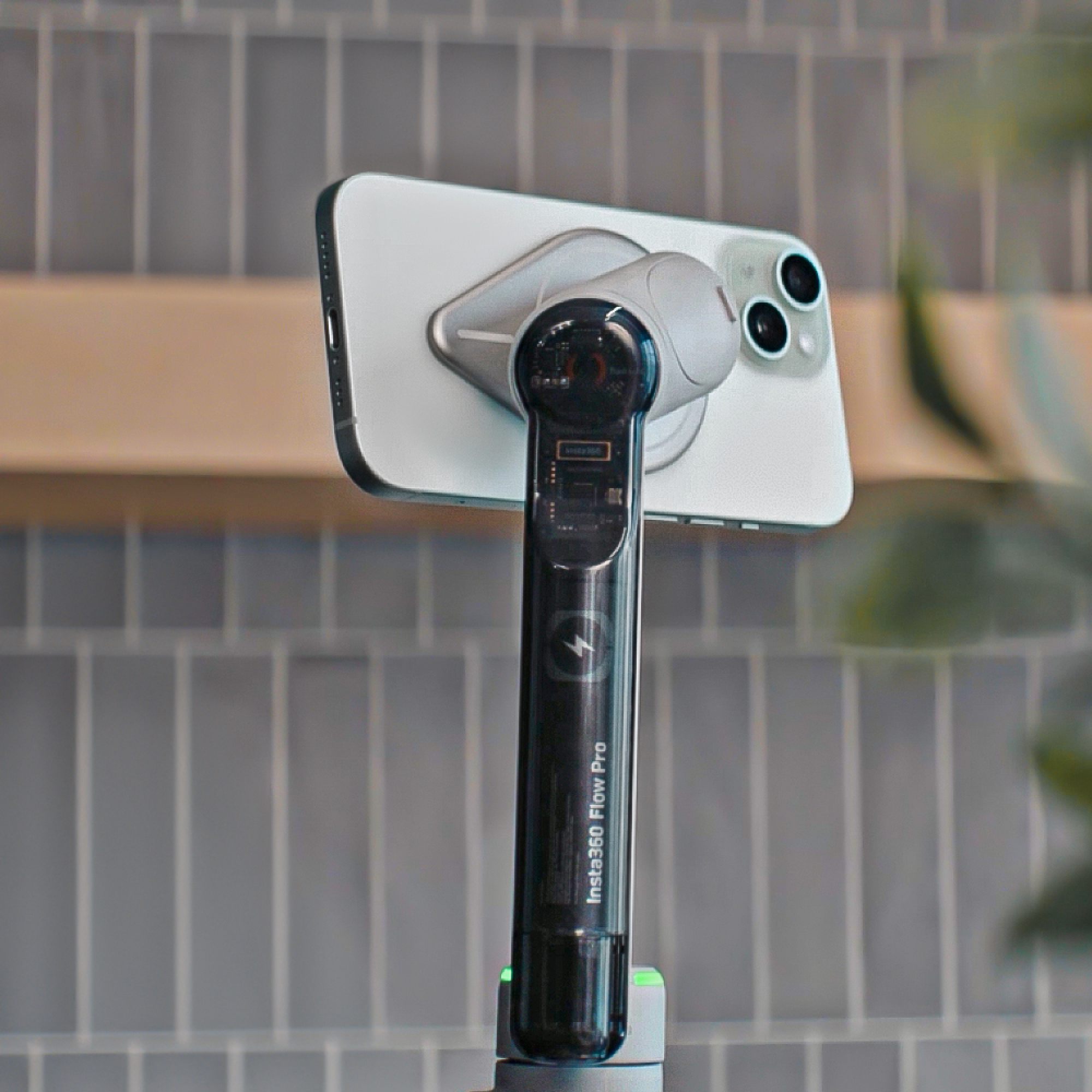Insta360 Flow / Flow Pro 磁気スマートフォンマウント - 株式会社