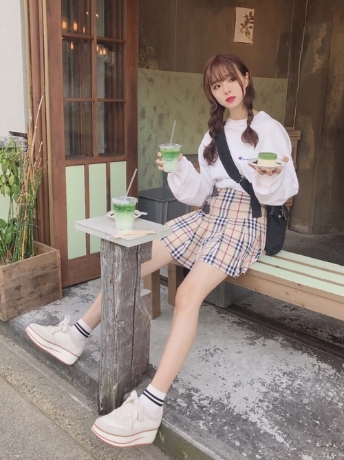 おしゃれ女子は持っている♡バーバリーチェックスカートコーデ17選