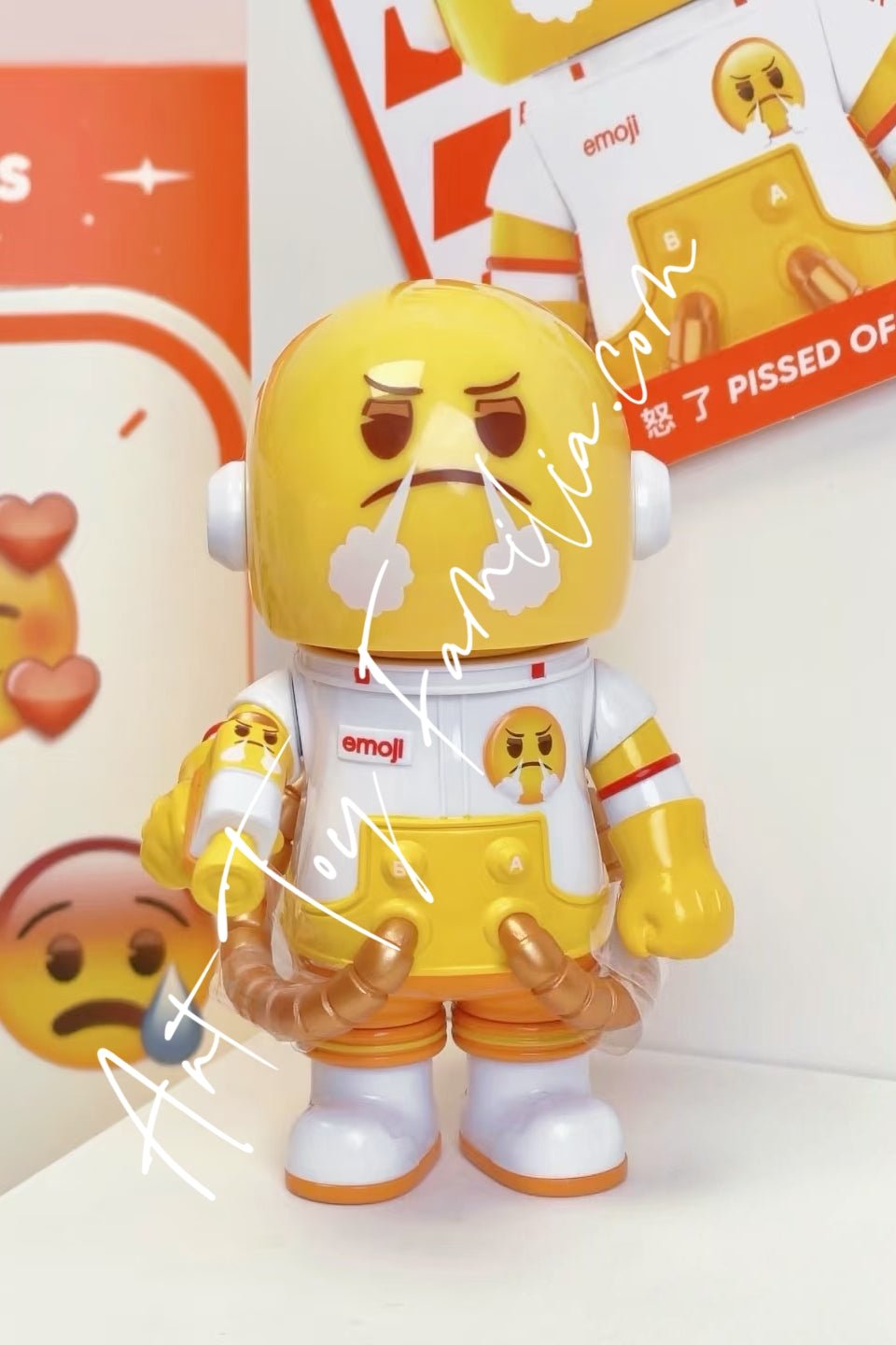 MEGA Space Molly 100% × emoji Series | POP MART – Art Toy Familia