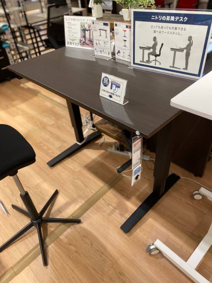 ニトリのスタンディングデスク「マーフィ2 120 BDR」をレビュー