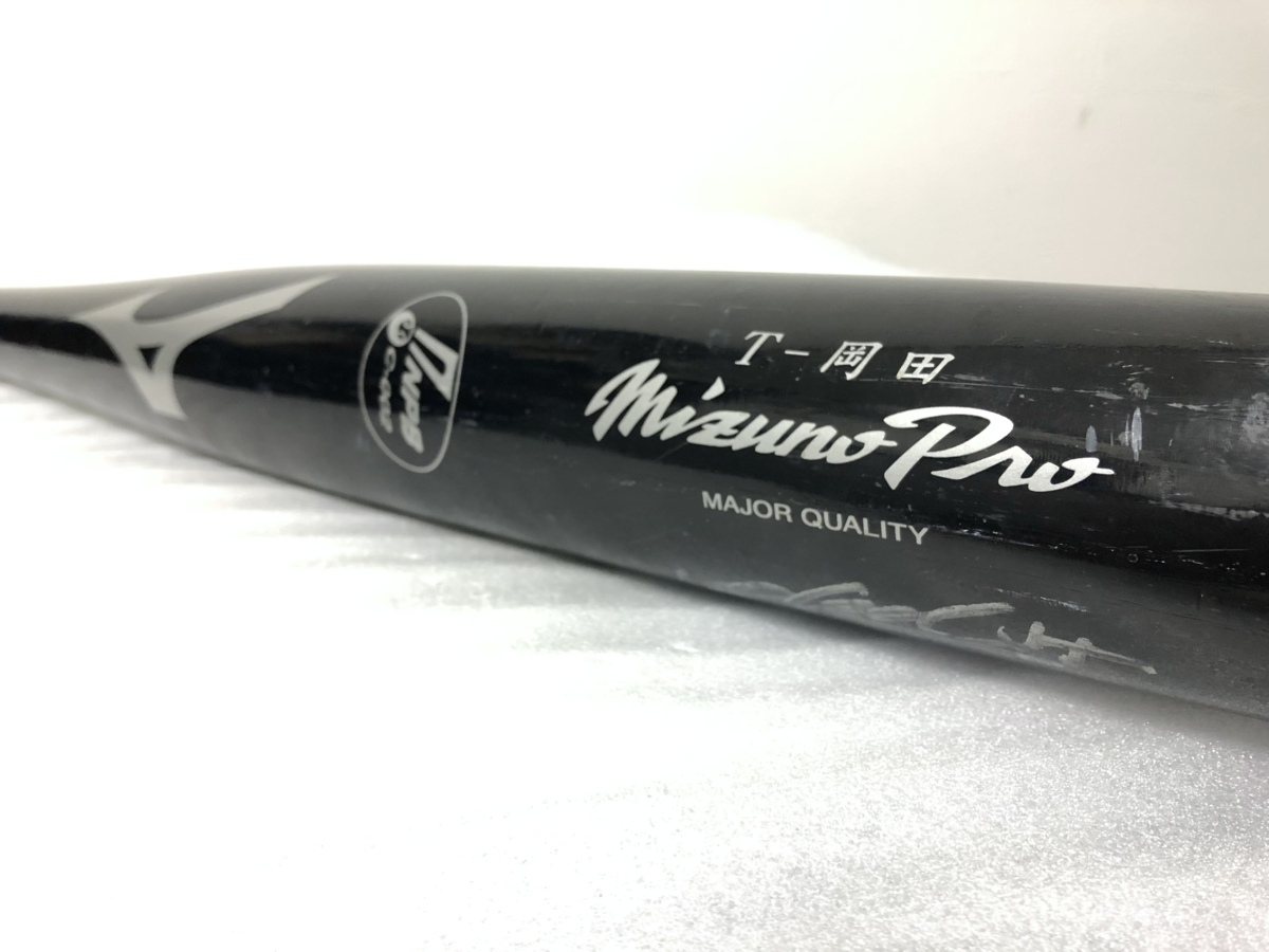 非売品オリックスT-岡田直筆サイン入りバット