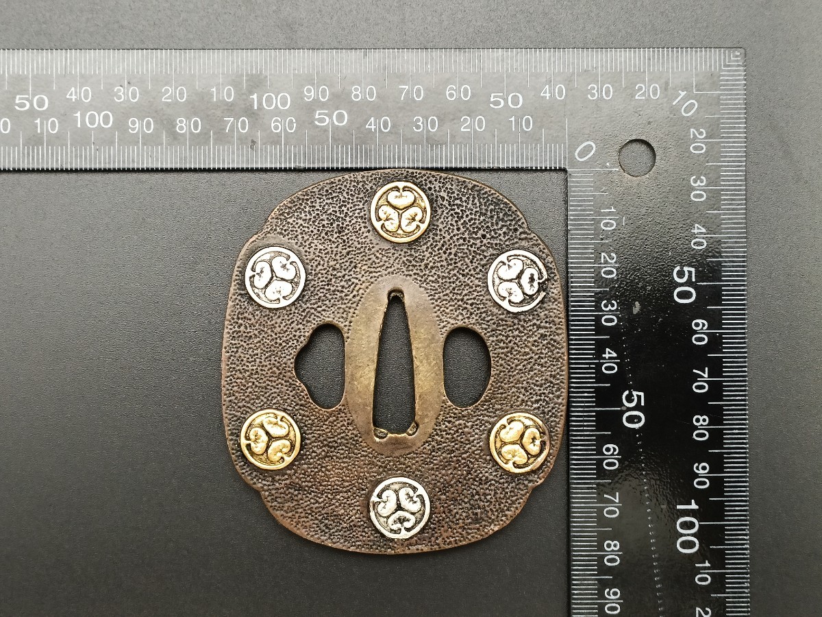 日本刀装具 刀鍔 家紋の図 三つ葉葵 銅地 細工 絵金銀 鍔 刀の鍔 ツバ