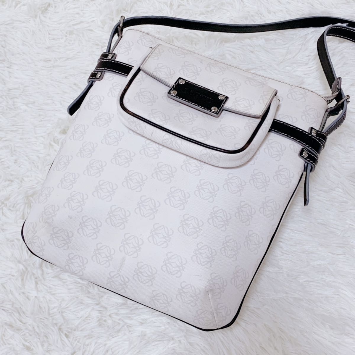 ロエベLOEWE リピートアナグラムロゴベルトポーチホワイト