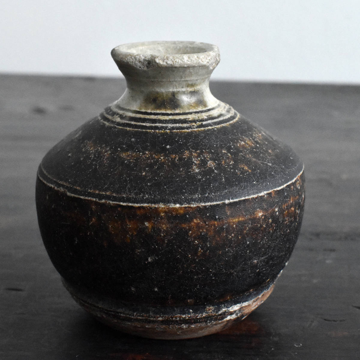 12～13世紀 東南アジア カンボジア クメール王朝 灰釉・黒褐釉二色掛け