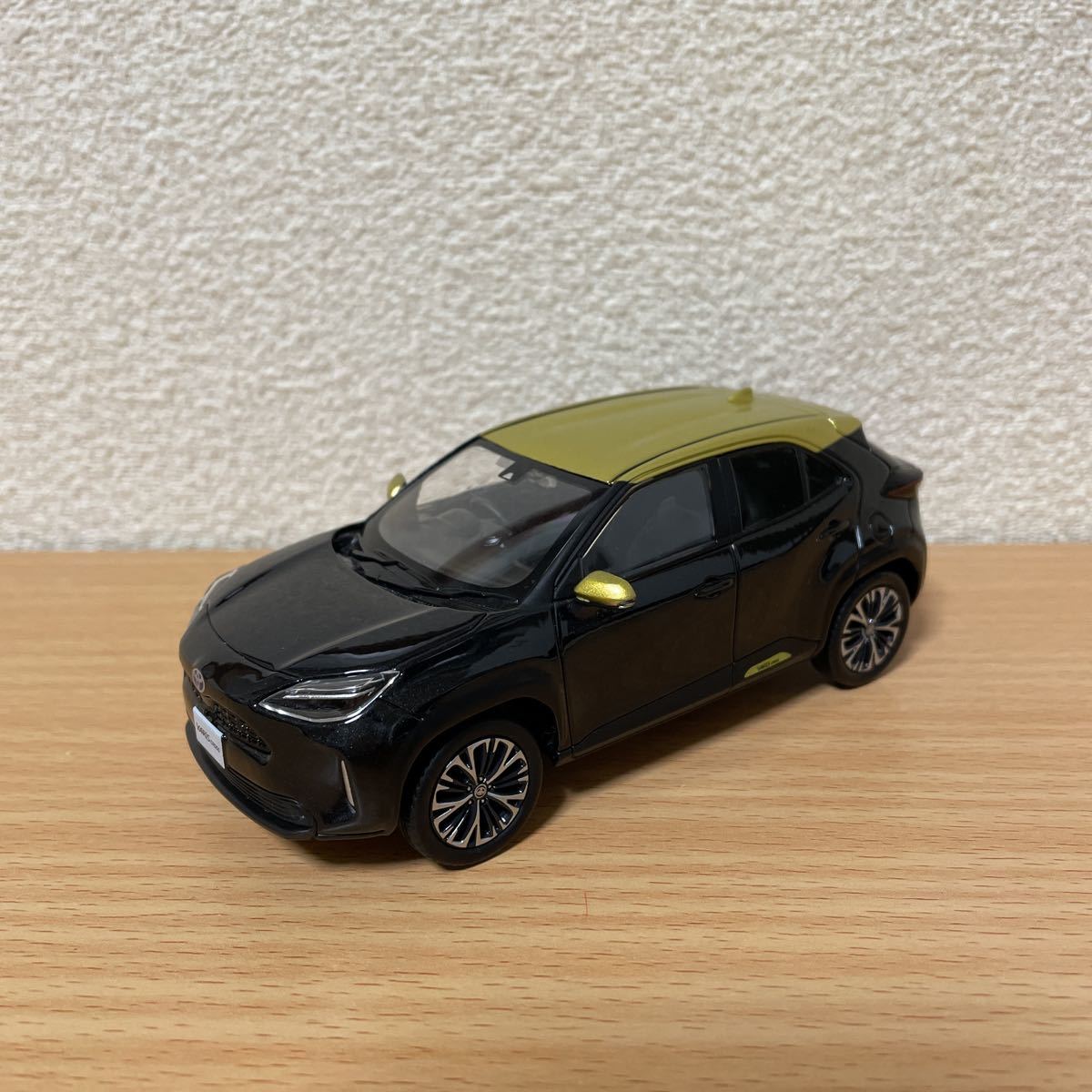 発送は土日のみ】1/30 ヤリスクロス カラーサンプルミニカー｜Yahoo