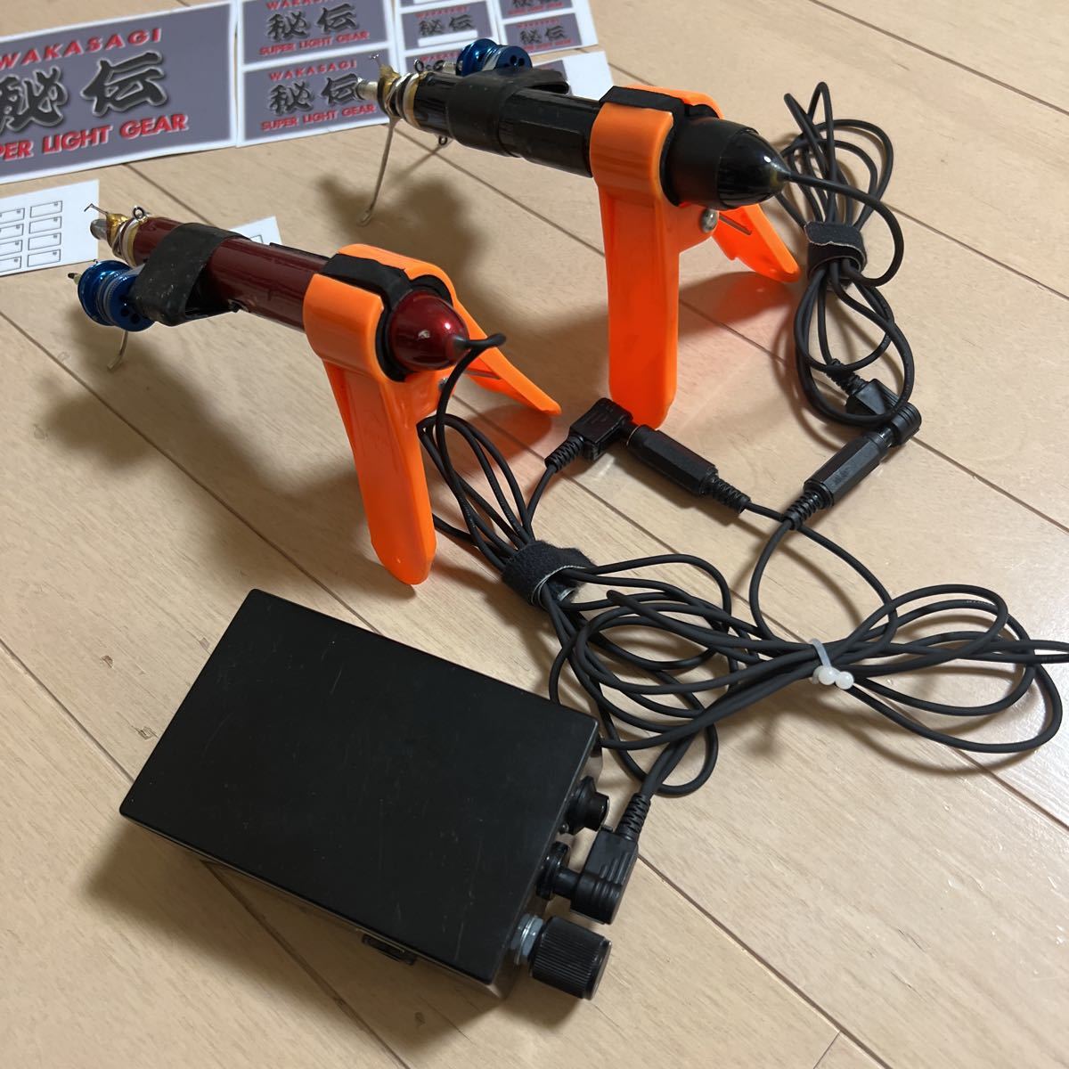 中古良品 わかさぎ釣り・秘伝プレミアDR電動リール2本・コントローラー