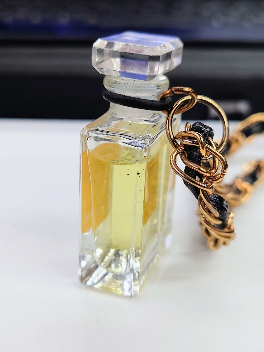 CHANEL シャネル 香水 ミニボトル No19 チェーンネックレス