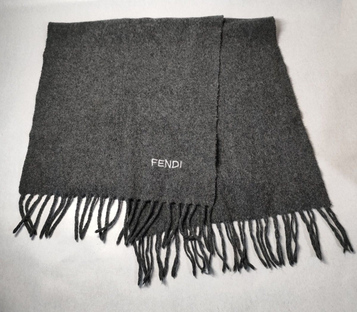 FENDI フェンディマフラー ロゴ刺繍 グレー ストール｜Yahoo!フリマ