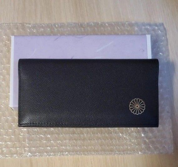 新品未使用】皇居 本革 菊の紋入り ブラックー 長財布 高級 東御苑