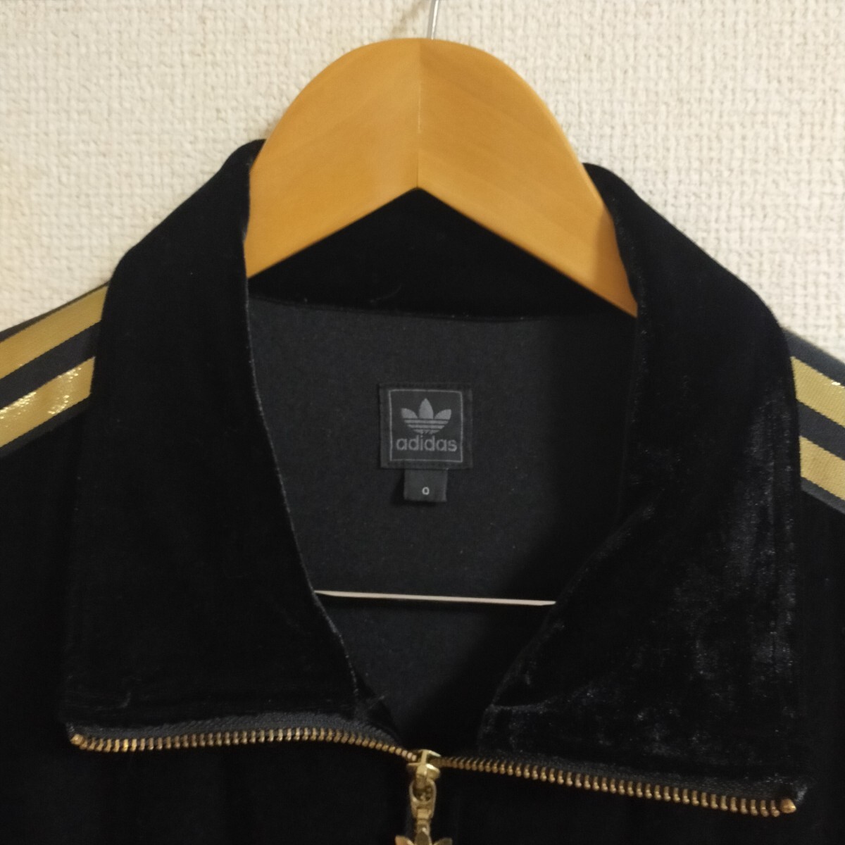 adidas アディダス ベロア ジャージ セットアップ パーカー 黒金 刺繍