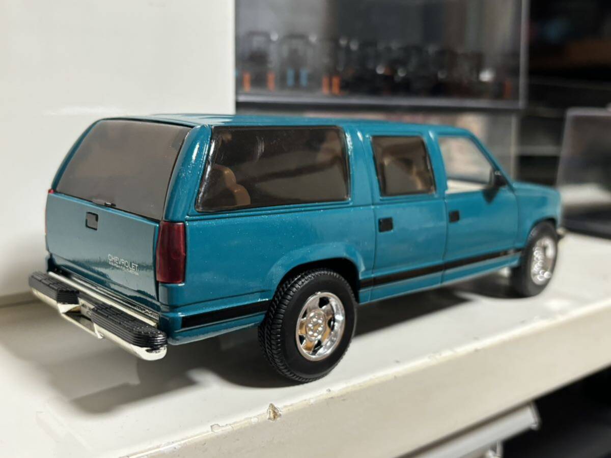 Yahoo!オークション - 1/24 シボレーサバーバン ミニカー サニーサイド