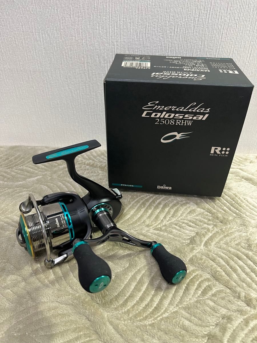 未使用【ダイワ/Daiwa】エメラルダス コロッサル 2508RH-W ダブル