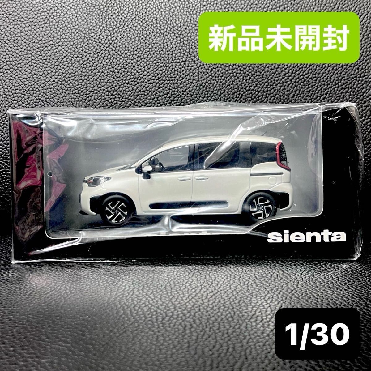 新品・未開封】シエンタ ホワイトパール 白 ミニカー カラーサンプル 1