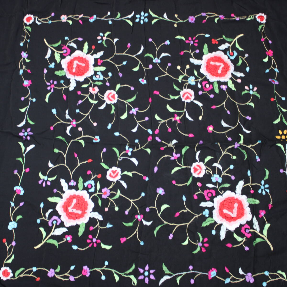 フラメンコ用衣装 大判】ブラック 多色刺繍 花柄 マントン シージョ