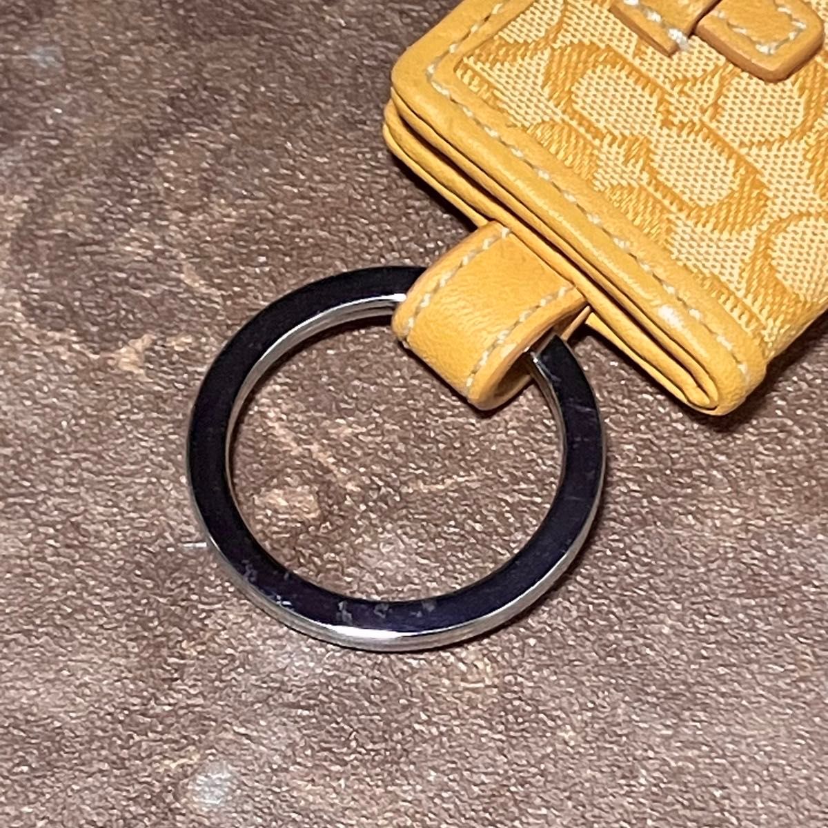 COACH コーチ キーホルダー チャーム 手帳型 写真入れ｜Yahoo!フリマ