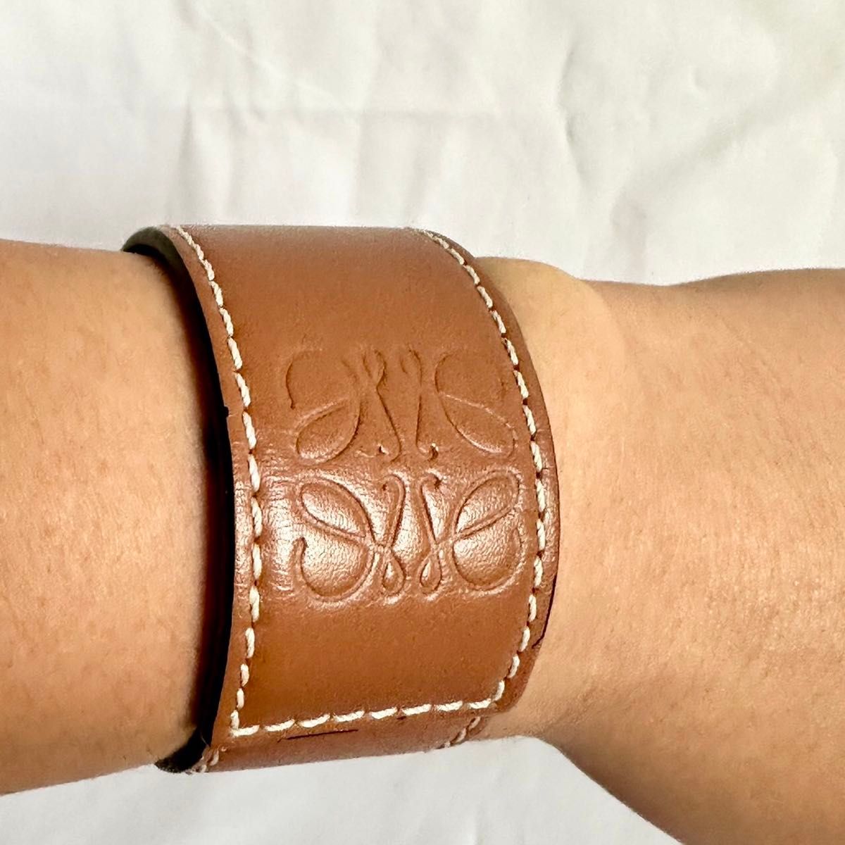 良】ロエベ LOEWE アナグラム バングル ブラウン レザー ブレスレット