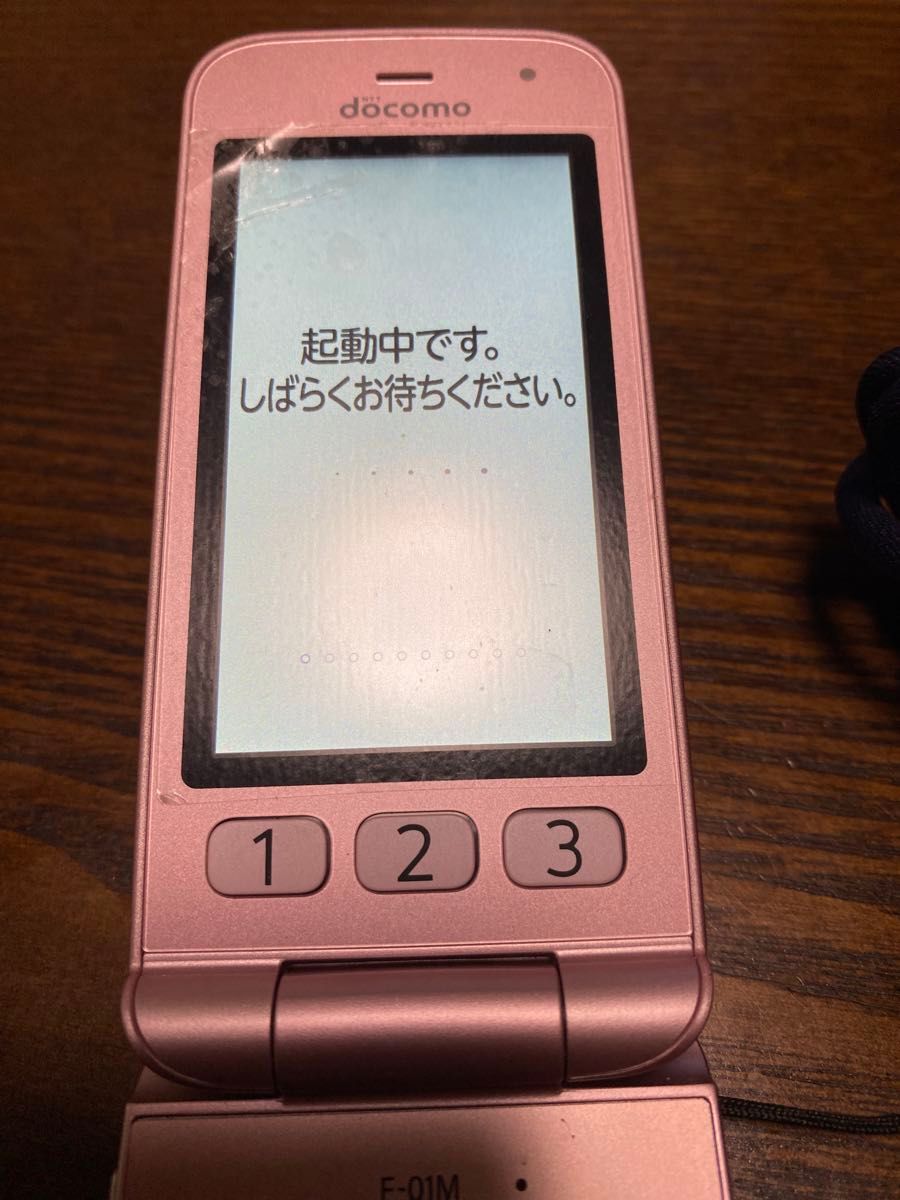docomo らくらくホン F-01M ピンク 卓上ホルダ付 充電 セット｜Yahoo