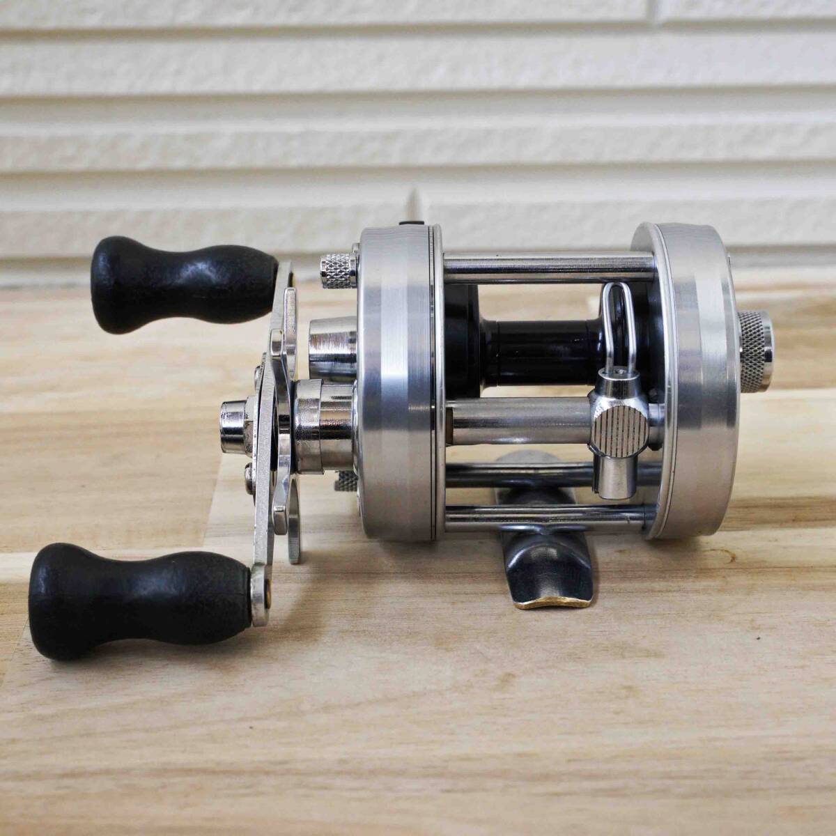 極美品】希少 アブ 2500C 761100 ビンテージ ベイトリール OLD Abu