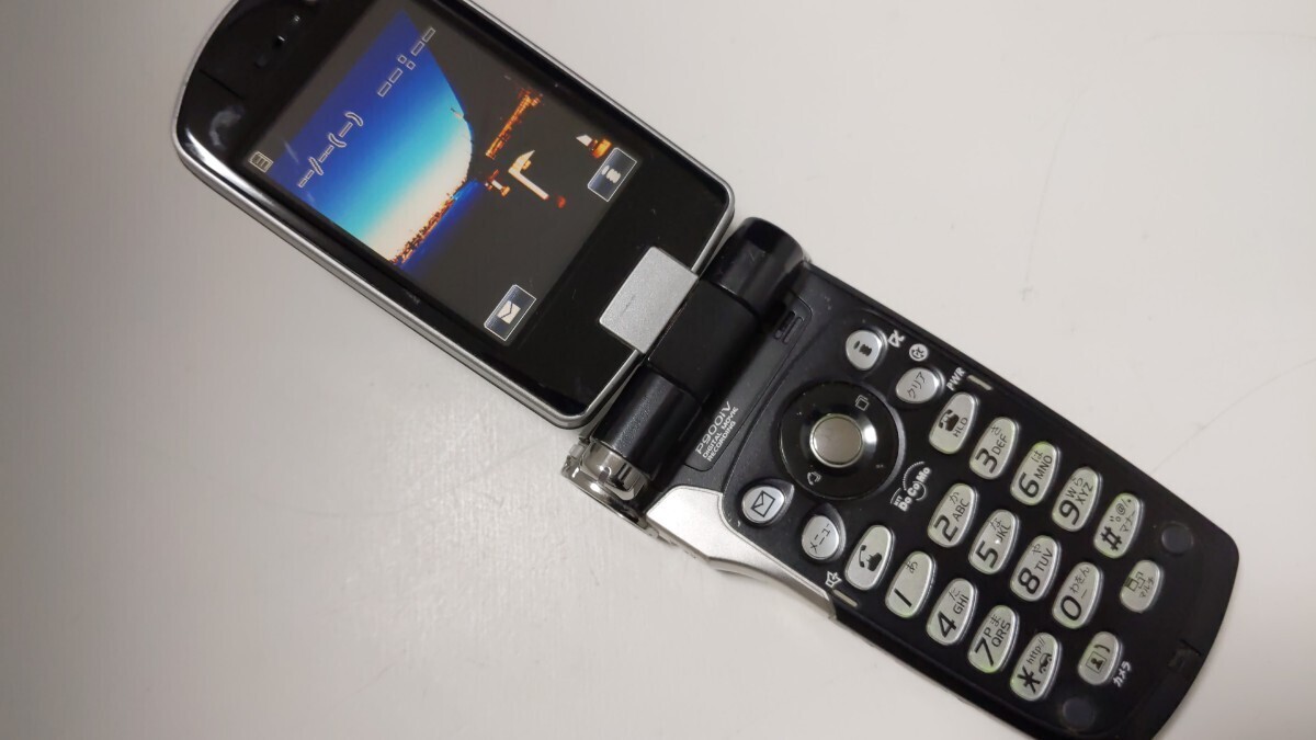 NTTドコモ FOMA P900iV ガラケー 携帯電話 FF ファイルファンタジー