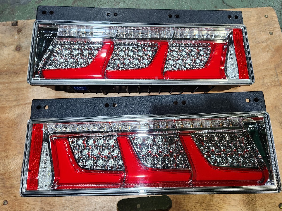 小糸LEDテールランプ左右セット 新車外し品 新車外し 小糸製 3連led