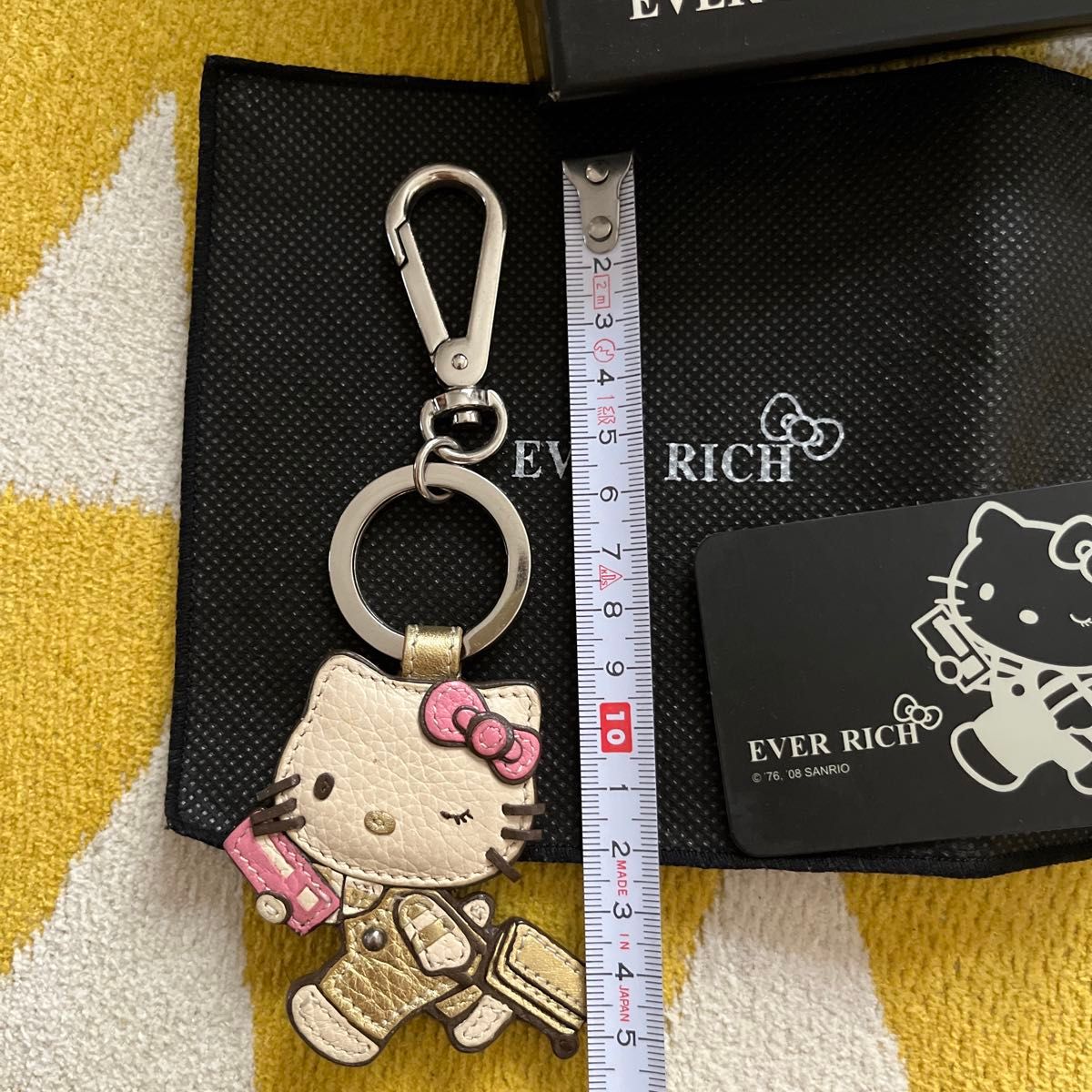 台湾土産 ハローキティ キティちゃんキーホルダー バッグチャーム 革