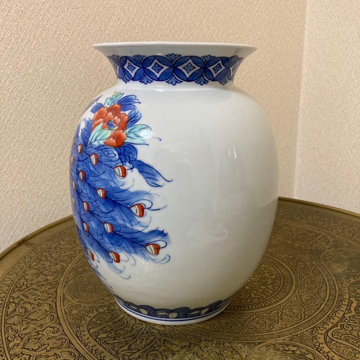 鍋島焼 虎仙窯 色鍋島 染錦孔雀牡丹 花瓶 花器〈検 伊万里 有田焼