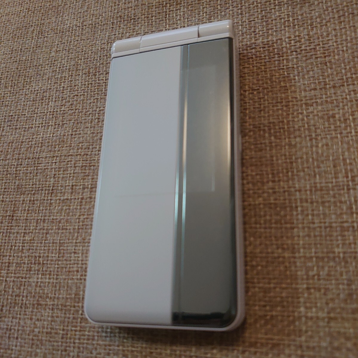 新品未使用 P-01H docomo ホワイト サブ メイン画面に購入時のフィルム
