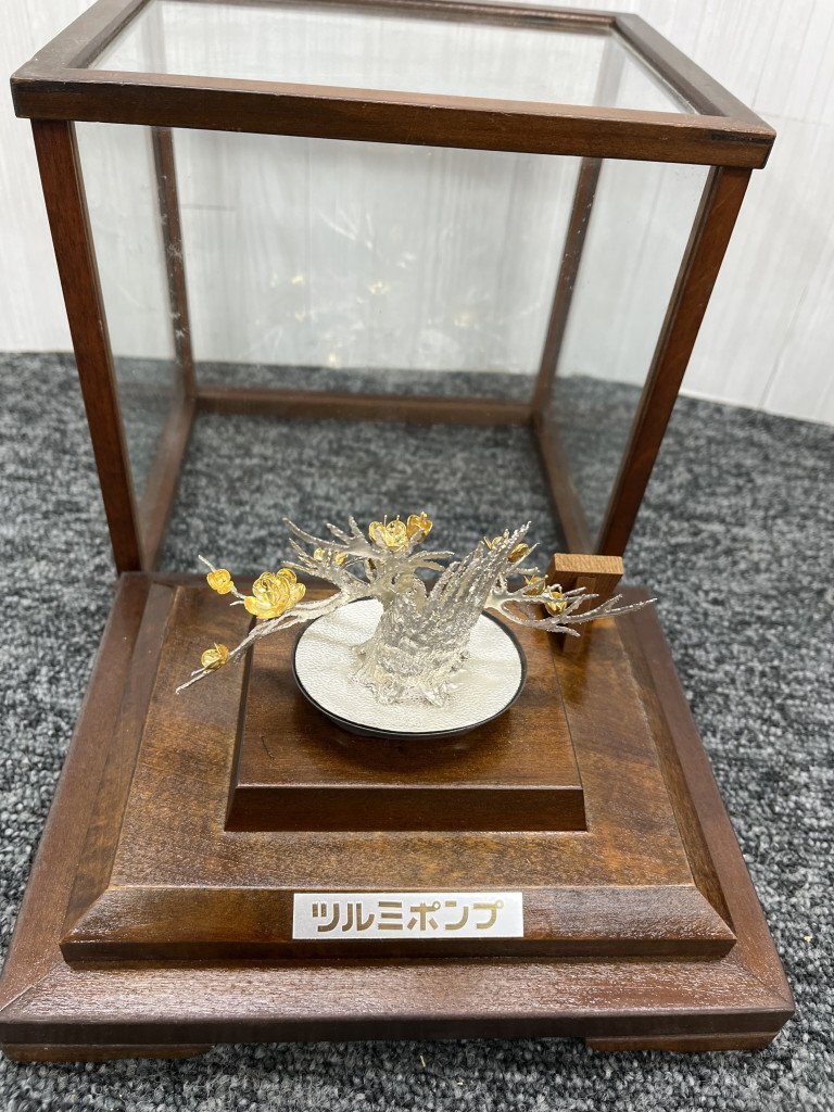 銀製 梅の木の彫刻 ガラスケース付き 光則作 銀製 梅の木の彫刻 ガラス