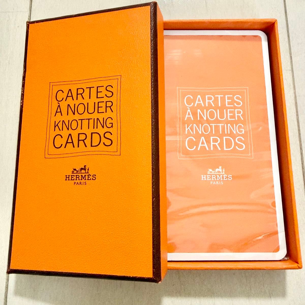 新品未使用】エルメス HERMES カレの巻き方カード 非売品 スカーフ