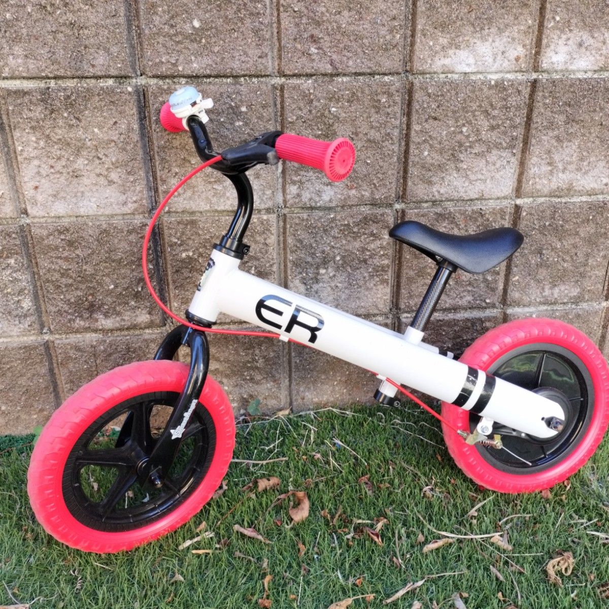 ER バランスバイク ストライダー ブレーキ付き 自転車ベル付き 幼児
