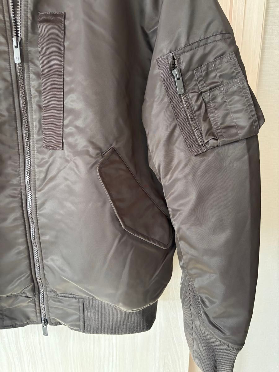 美品 UNIQLO +J ハイブリッドダウンオーバーサイズMA-1ブルゾン M