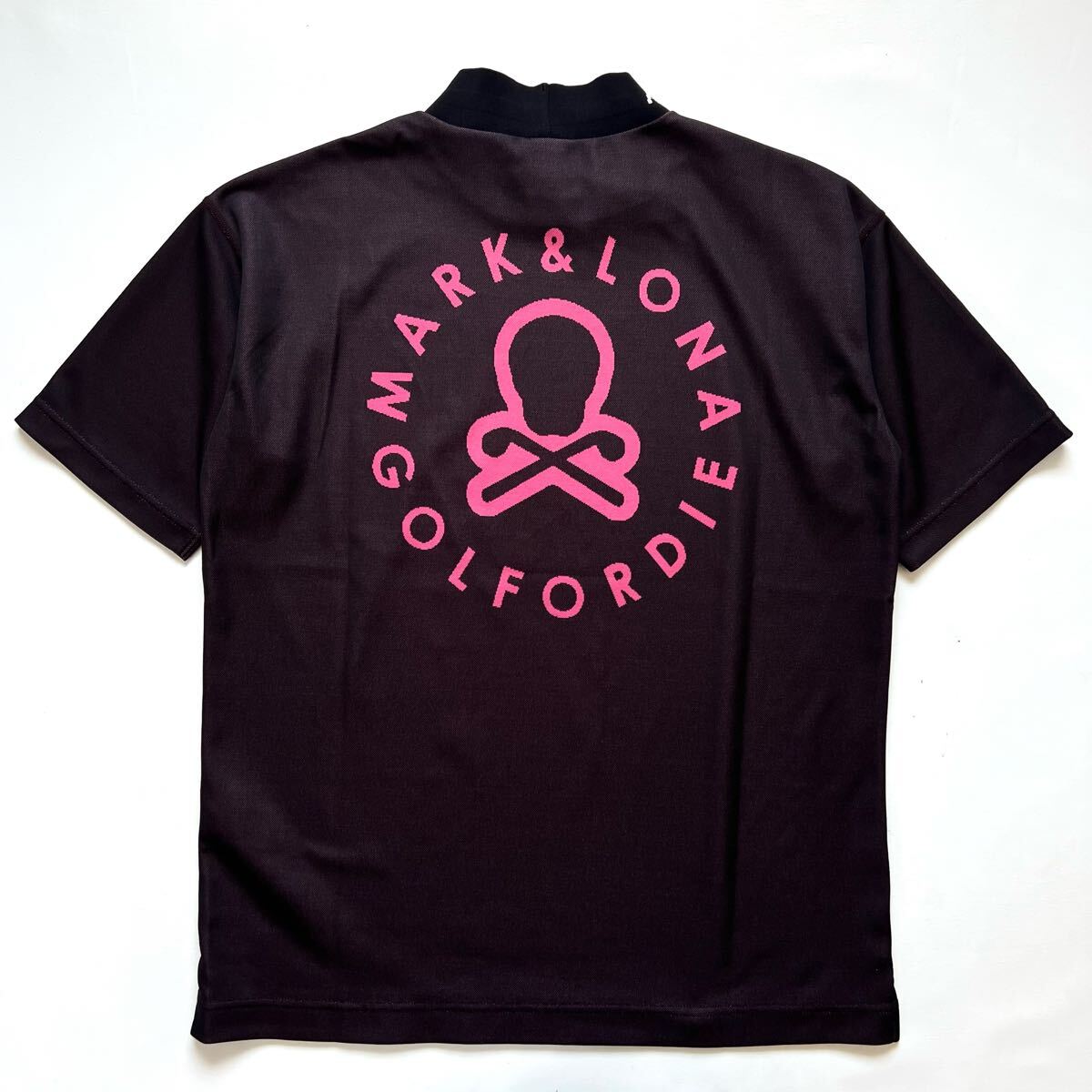 美品】マークアンドロナ 3Dロゴ ロゴプレート モックネック Tシャツ H様♪