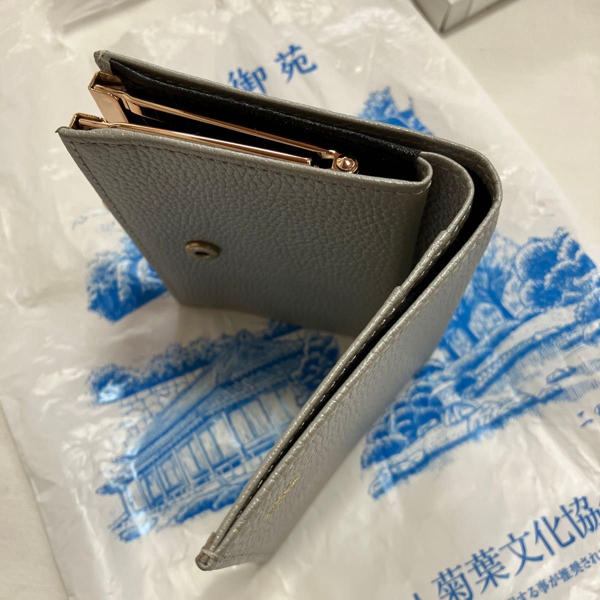 皇居 二つ折り財布 シルバー ガマ口付き｜Yahoo!フリマ（旧PayPayフリマ）