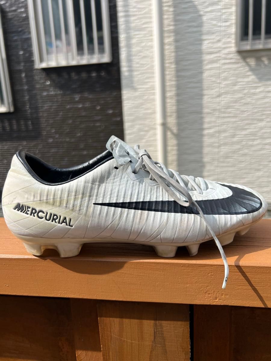 ナイキ マーキュリアル ヴェイパー XI CR7 HG-V（ホワイト×ブラック