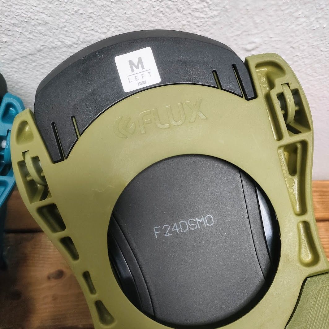新品未使用 23-24 Flux DS オリーブ Mサイズ 新品未使用 23-24 Flux