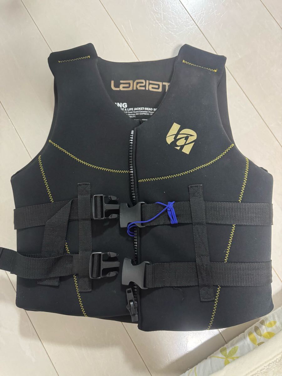 ライフジャケット LARIAT 男 SEADOO 女性 DOLPHIN 子供 (このアイテム