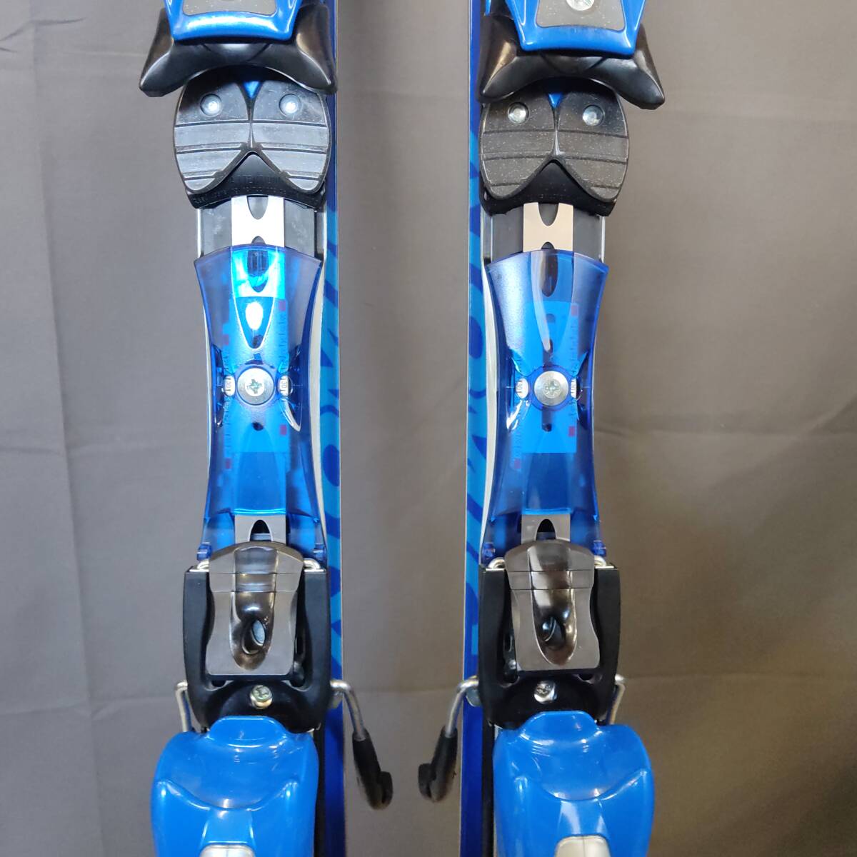 送料無料 ATOMIC 160cm C9 PLUS カービング スキー 板 ビンディング
