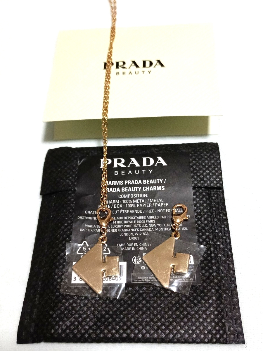 PRADA ノベルティチャームトップ 2点 1点はチェーン付き 小物 袋付き