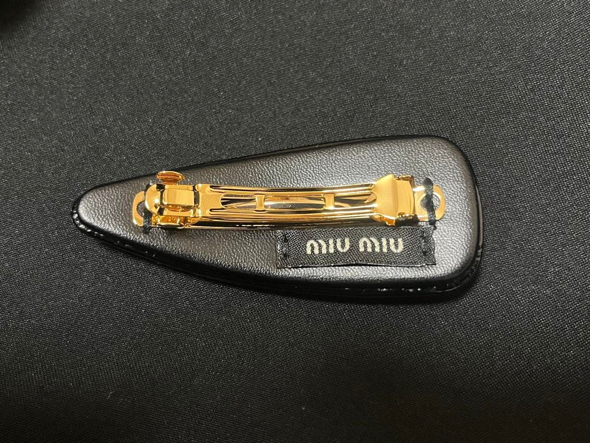 MIUMIU miumiu パテントレザーヘアクリップ バレッタ ピン 黒 ブラック